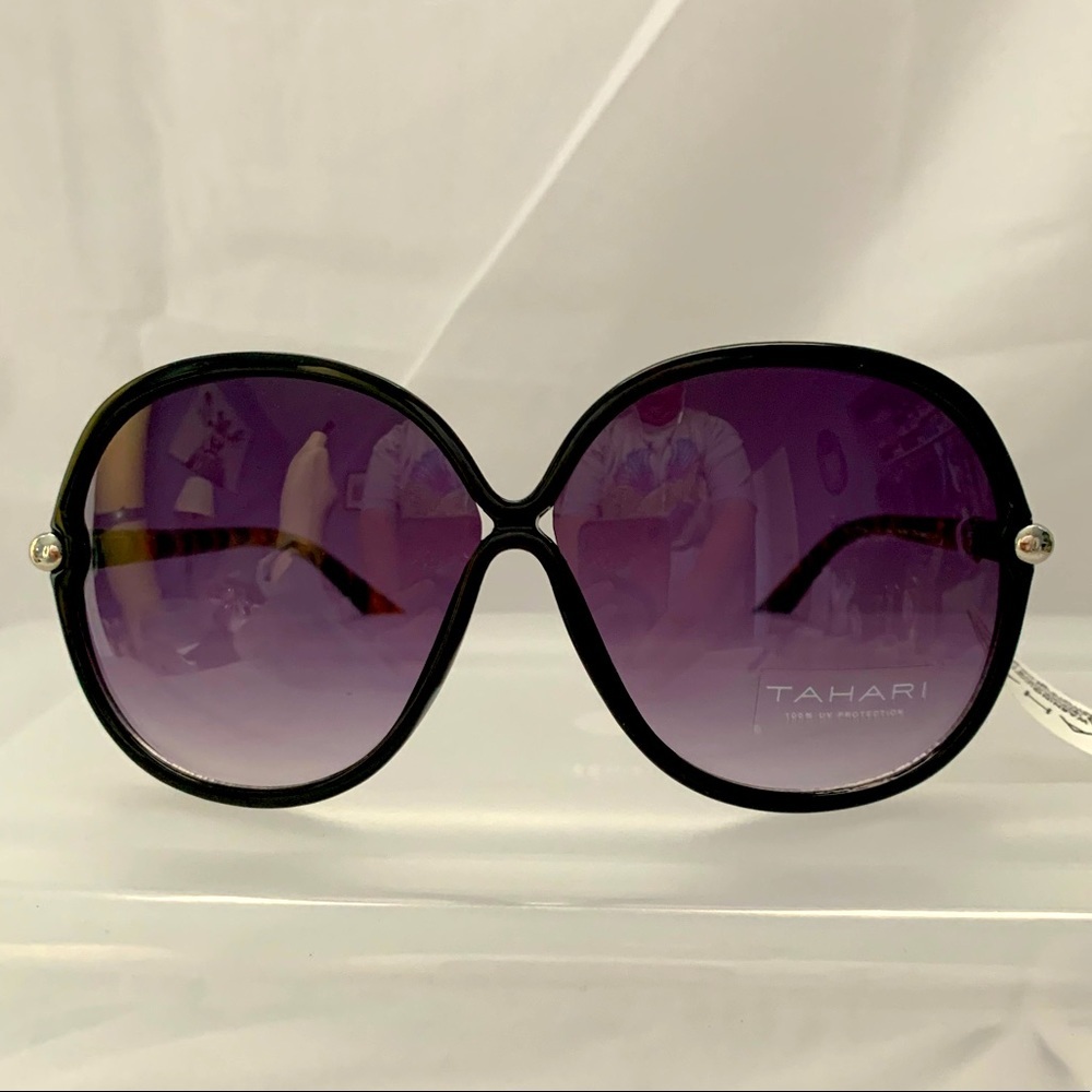NWT Tahari Rounded Black Frame Sunglasses